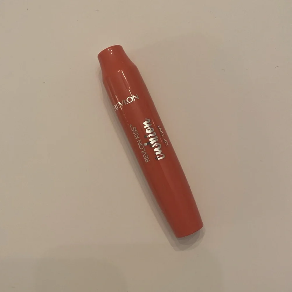 NWT Revlon Kiss Cushion Lip Tint High End Coral 250